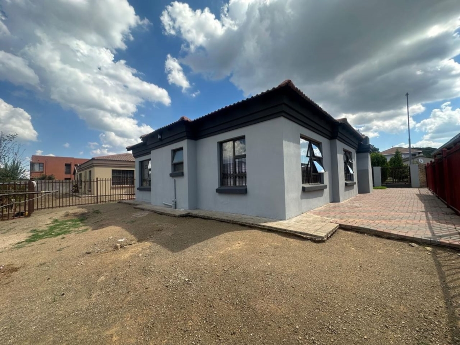 To Let 3 Bedroom Property for Rent in Vista Park Free State